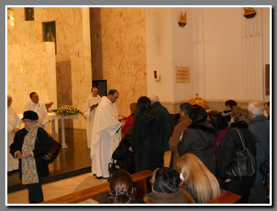11-02-2011-madonna-lourdes (12)